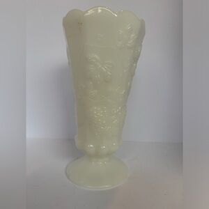Elegant Cream Vase with Floral Design P237